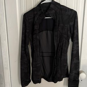EUC size 6 lululemon define jacket